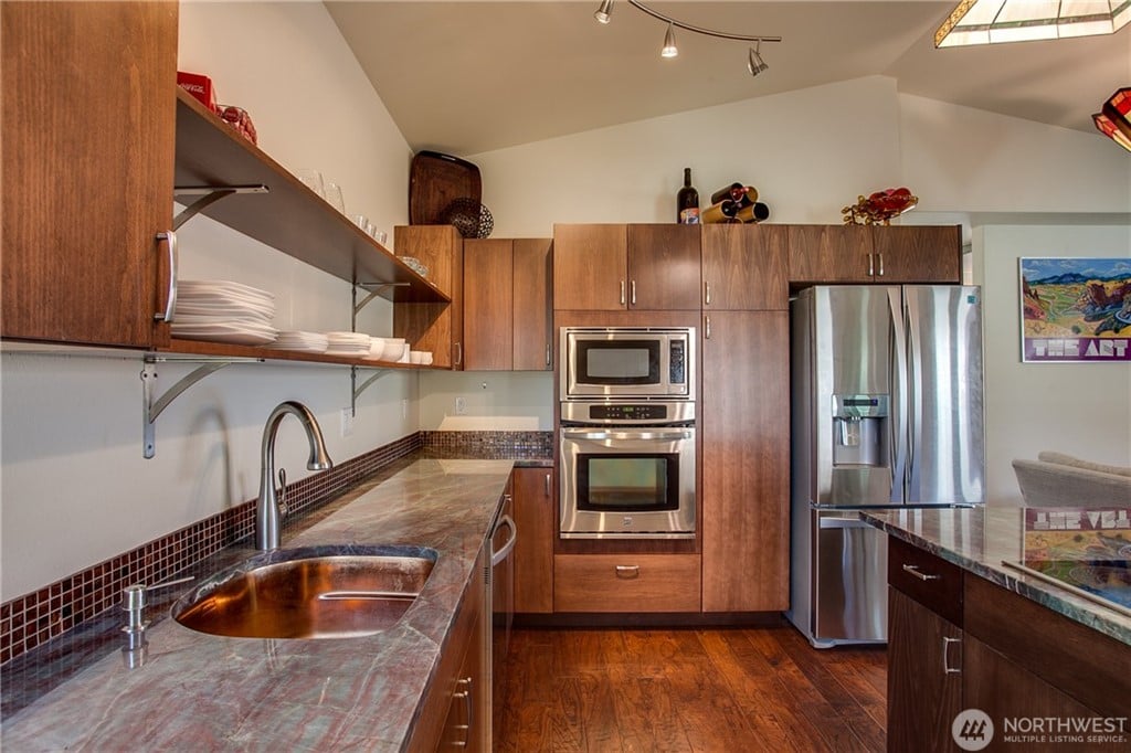 275 W Emerson Dr