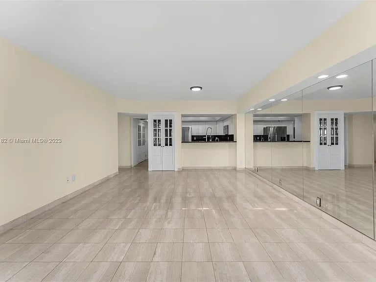 520 Brickell Key Dr #A704