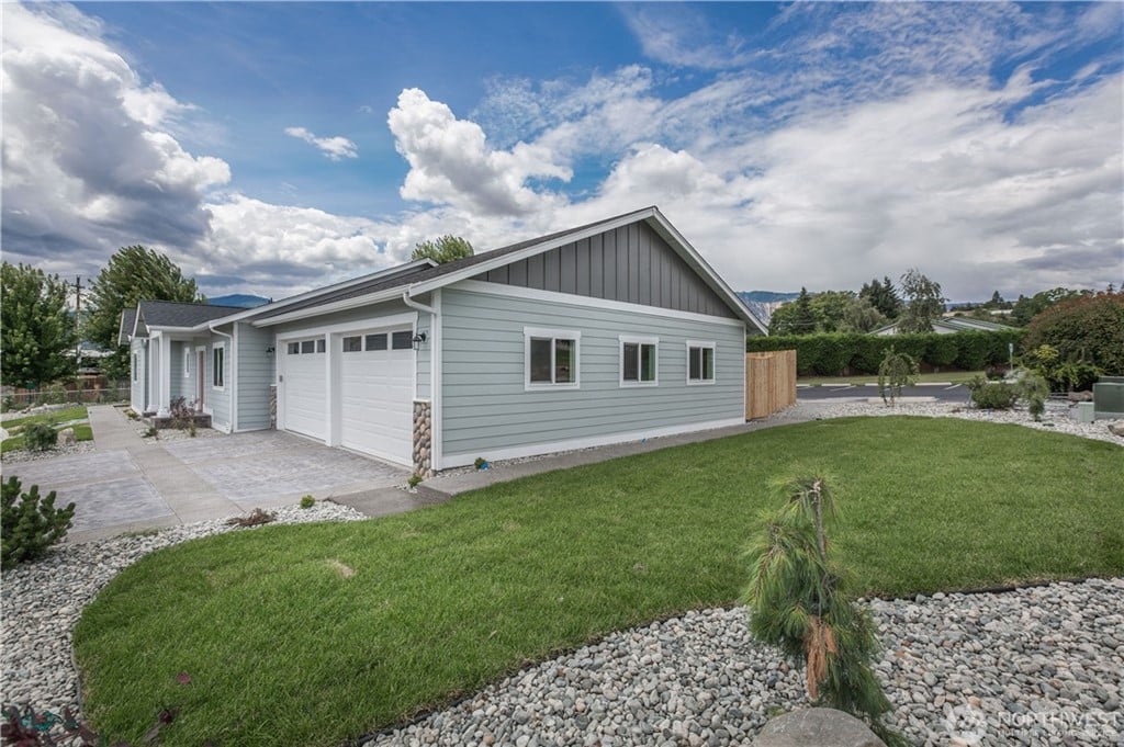 215 Village Dr