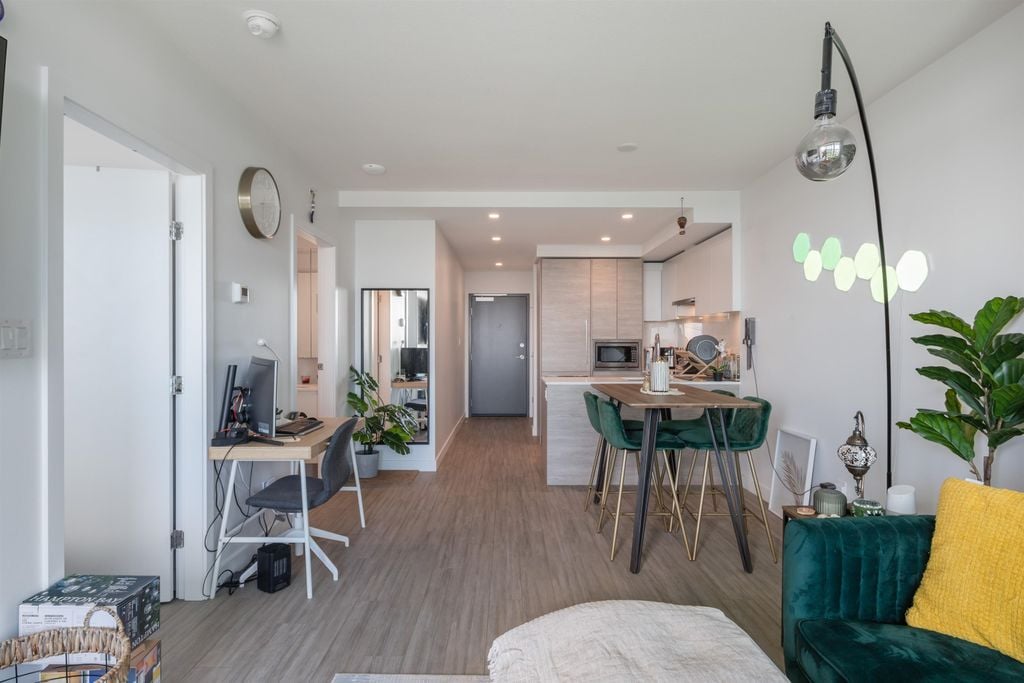13615 Fraser Hwy, #1602
