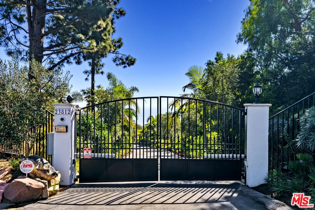 23812 Malibu Crest Dr