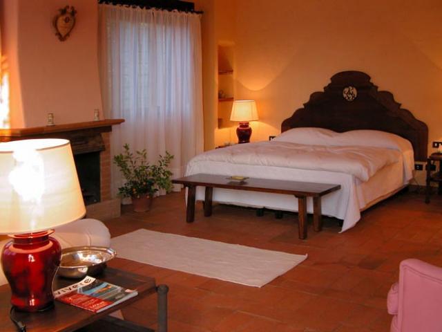 Prestigious Country House with Pool and Land