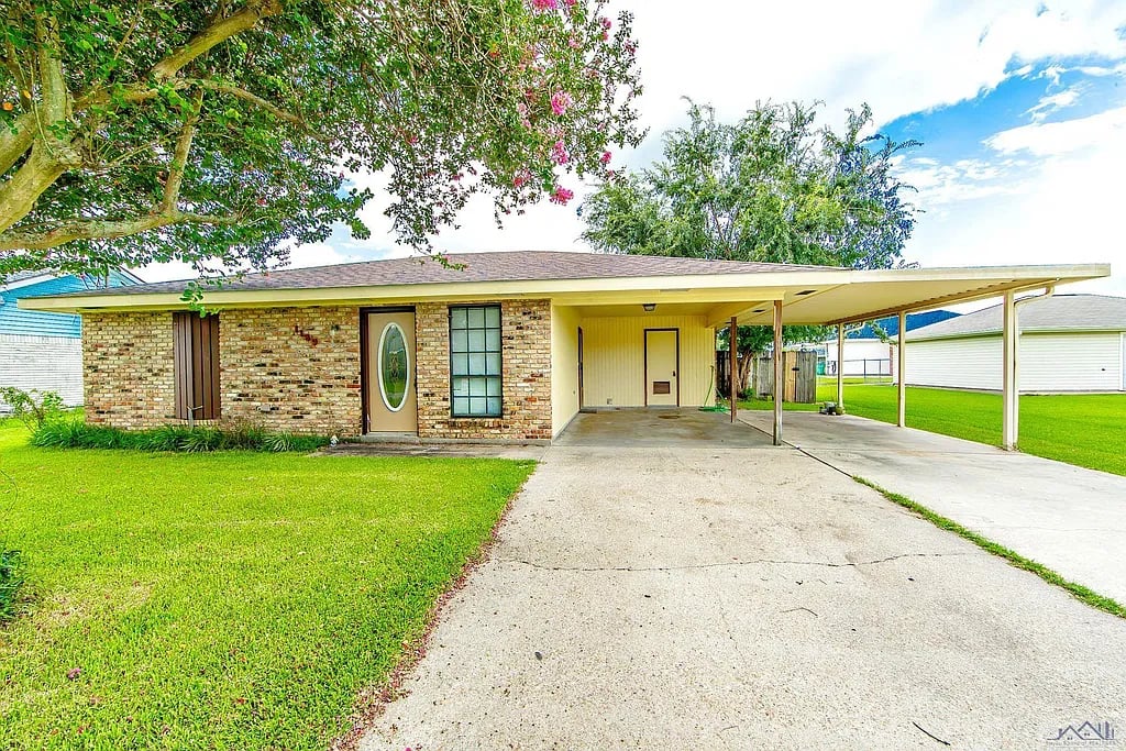 1139 W Camellia Dr
