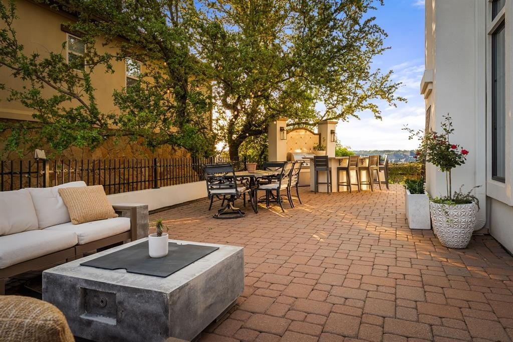 Sold in Lake Pointe