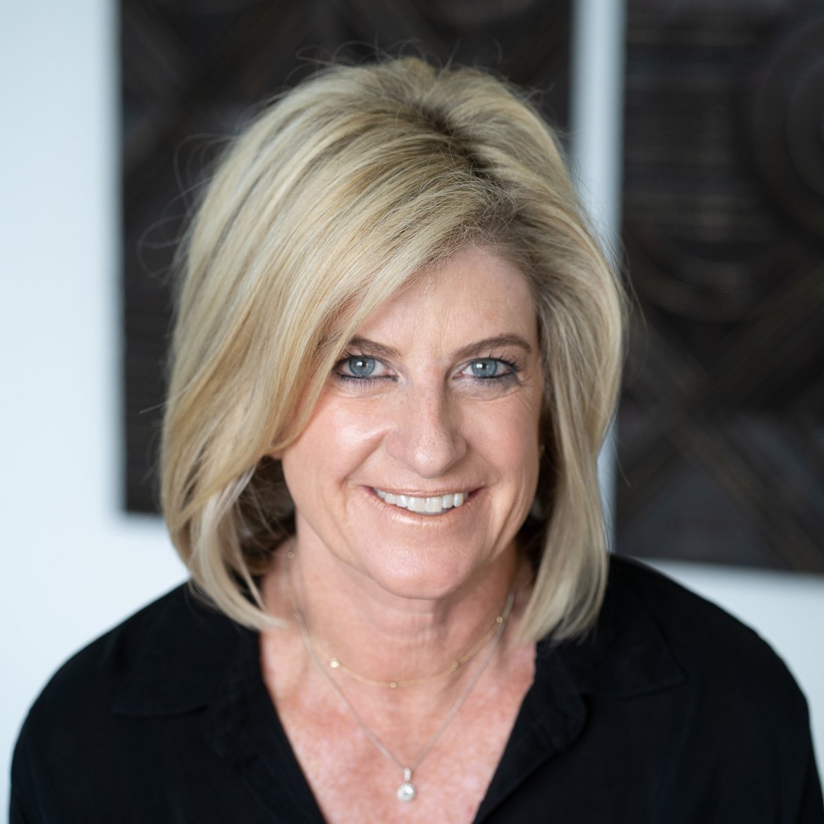 Roberta Dakich Carmel, IN Real Estate Agent Headshot