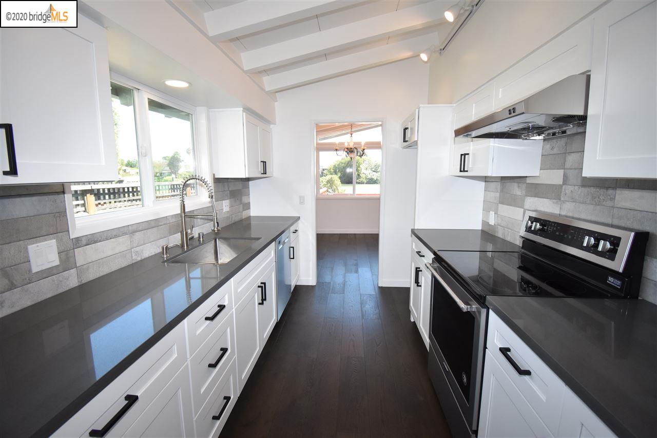 24 Porto Bello Dr