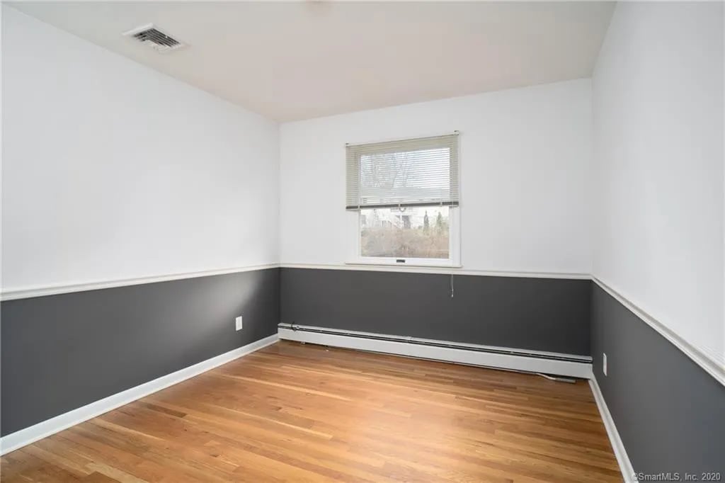 28 Surrey Dr, Norwalk