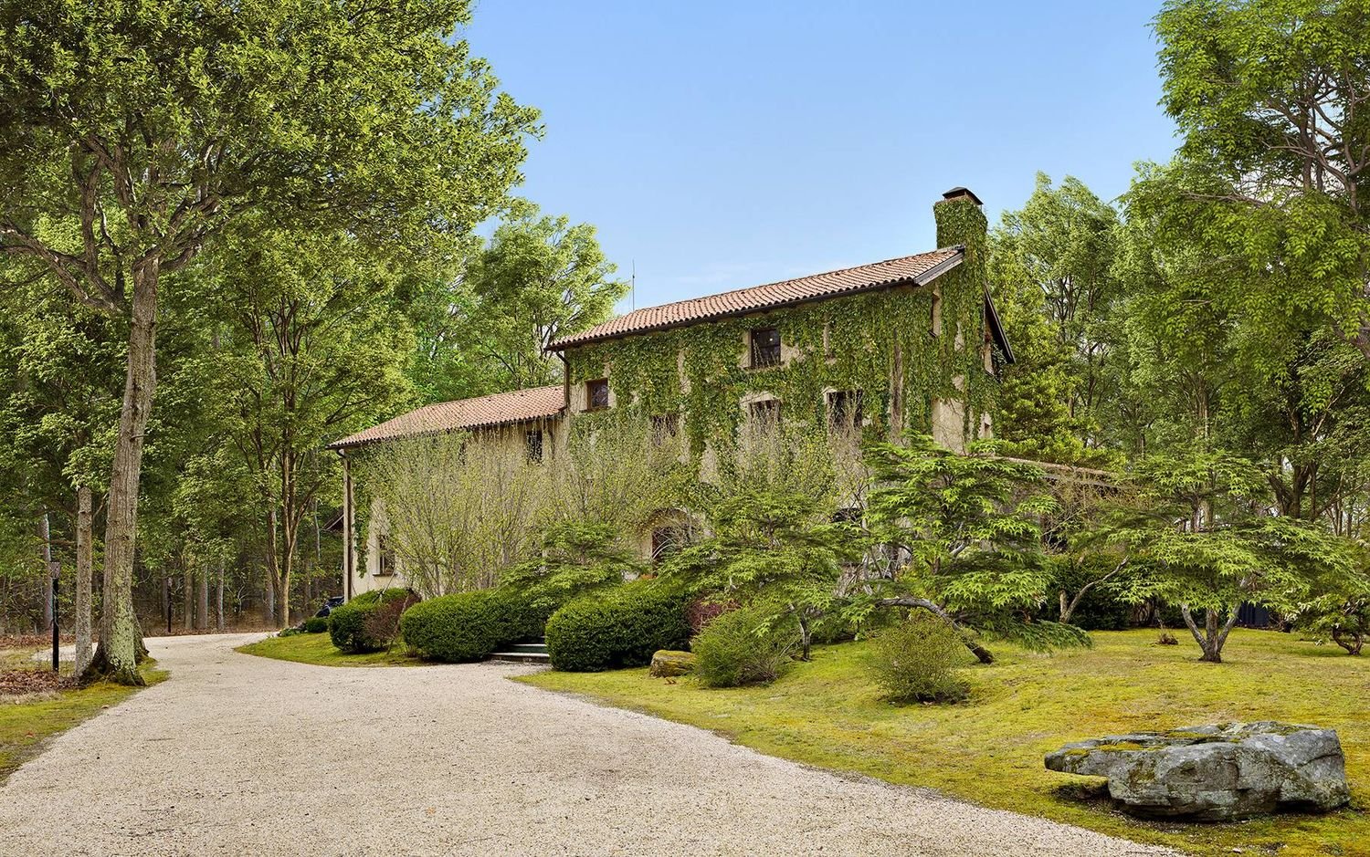 A Modern Craftsman Masterpiece in Sag Harbor's Exclusive North Haven Point