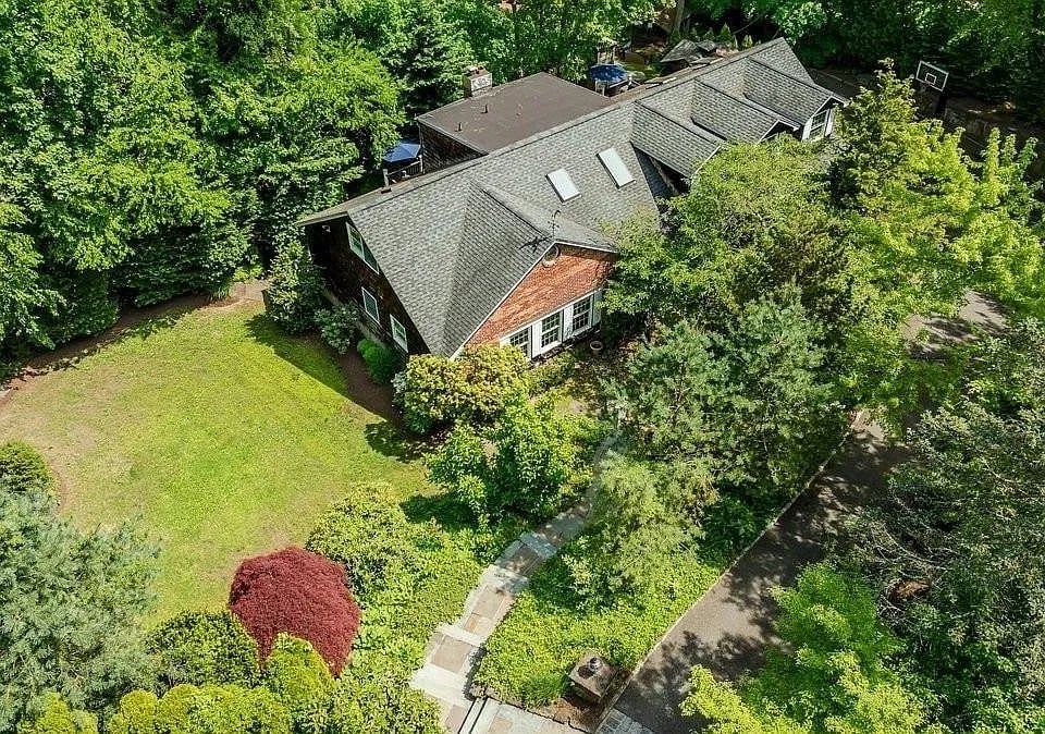 50 Pine Dr