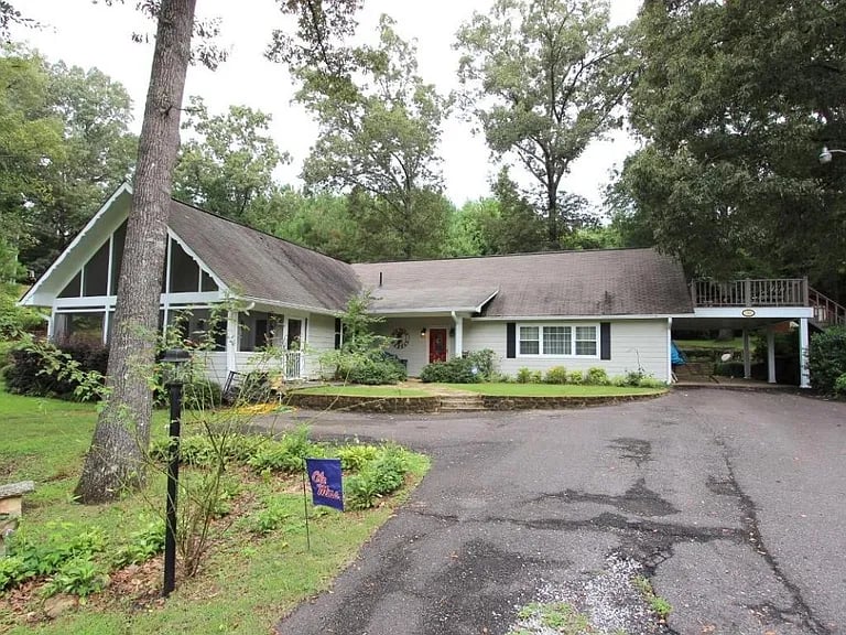 1355 Lake Dr