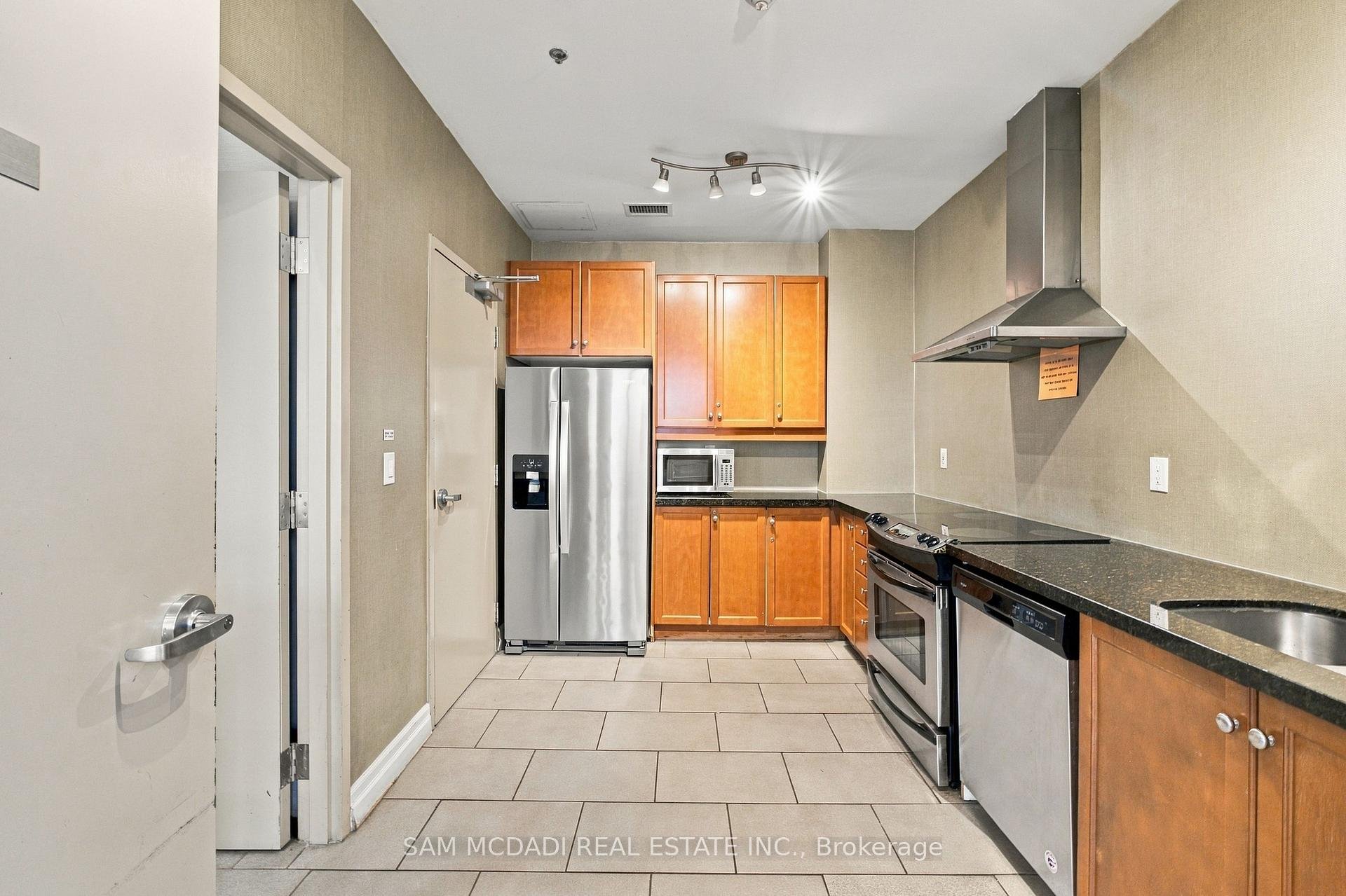 2087 Lake Shore Boulevard W 103, Toronto Unit: 103