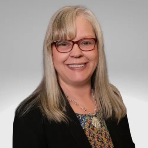 Stephanie Olsen Knoxville, TN Real Estate Agent Headshot