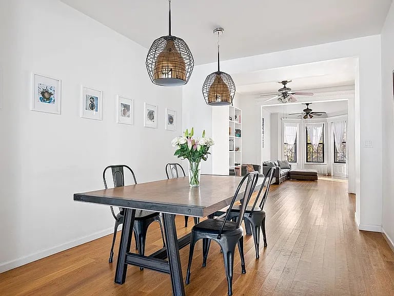 25 72nd St