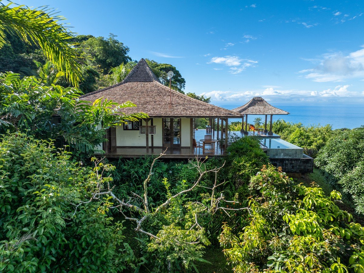 1.37 ACRES – 2 Bedroom Bali Style Home With Pool And THE BEST Ocean View!!!!!