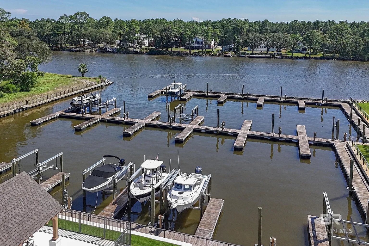 902 Inlet Cir