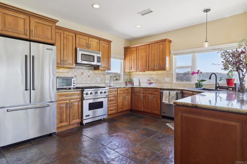 944 Rainbow Crest Rd