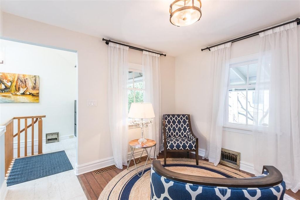 228 Gifford Pl