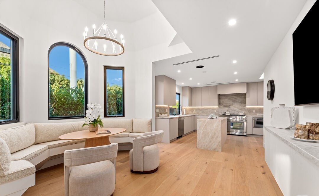 Zenith Estate, S La Jolla Ave, 90048