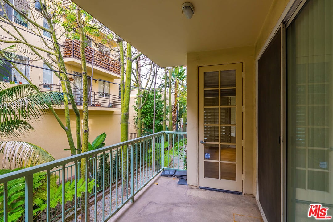 117 N Gale Dr #202