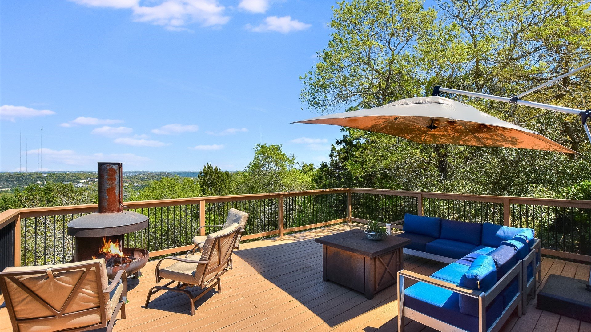 Hilltop Retreat with Panoramic Views