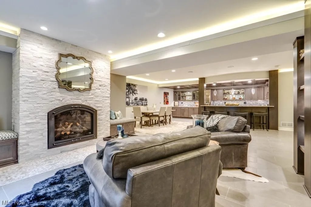 2274 Angela Vista