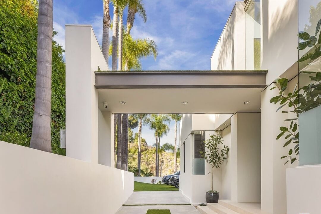 Monarch Crest, Sierra Mar Pl, 90069