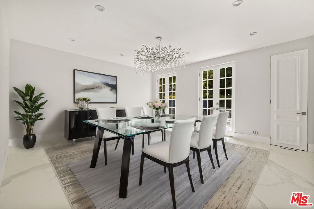 Northstar Manor, N Alta Dr, 90210