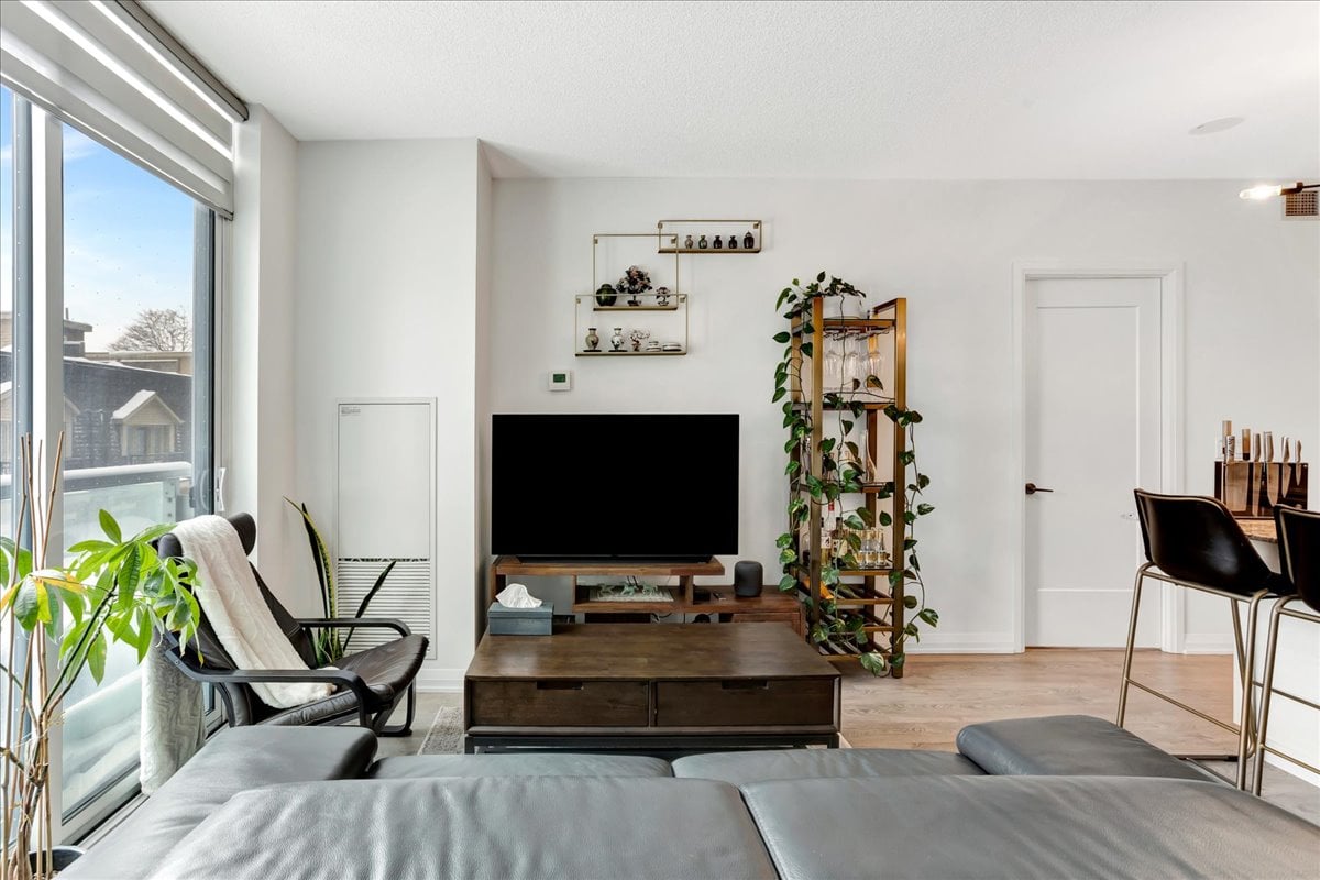 #310 - 101 Erskine Avenue