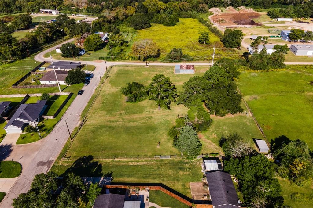 210 W Chatham St Bellville, Tx 77418