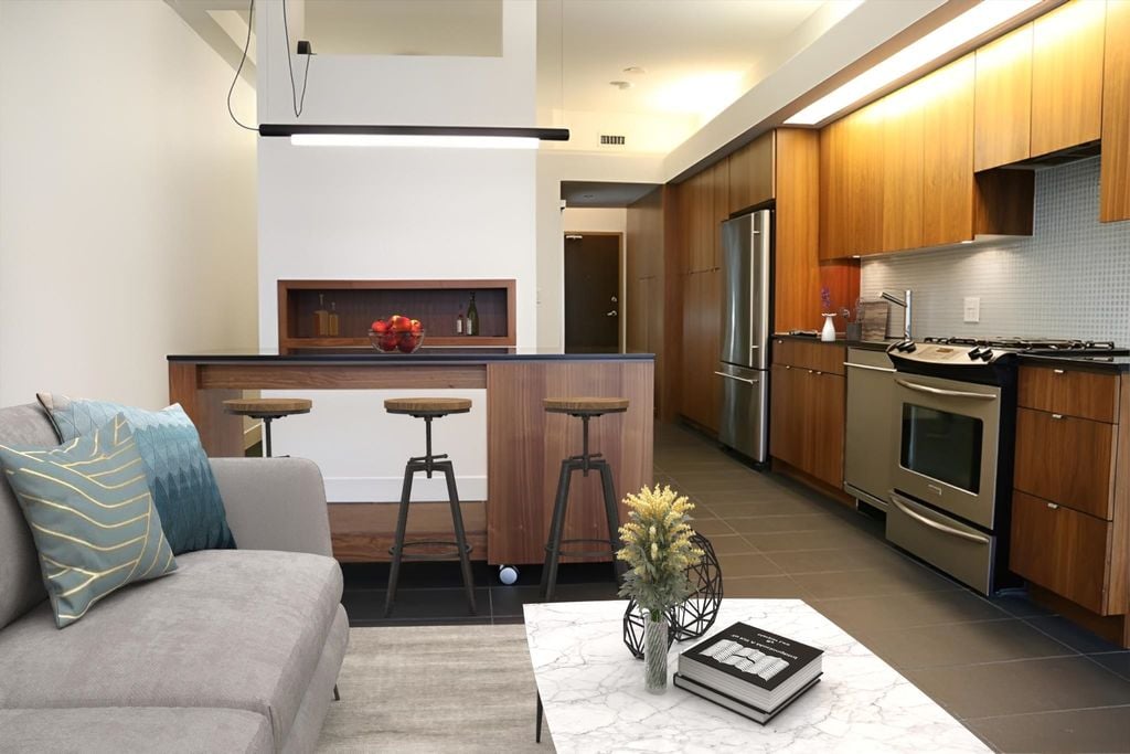 33 W Pender St, #309