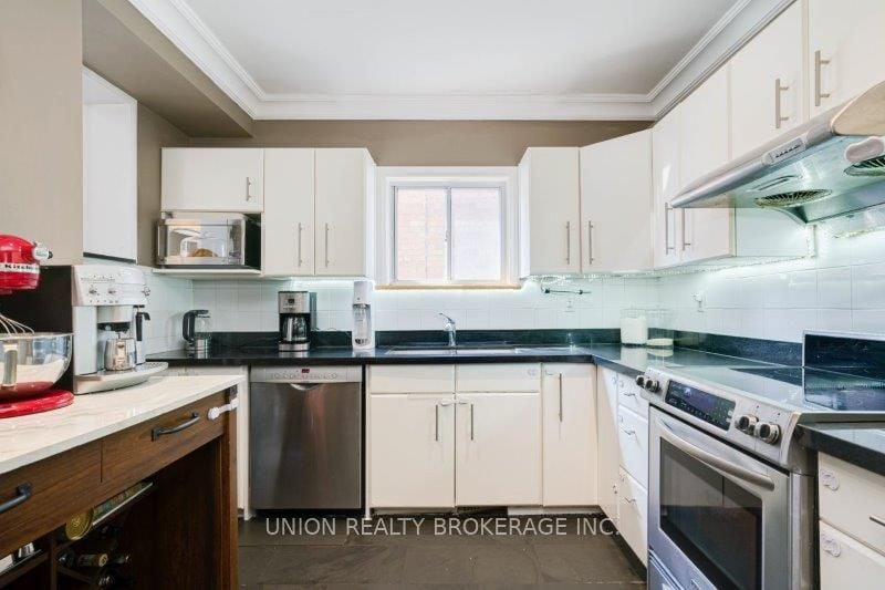299 Cedarvale Ave, Upper