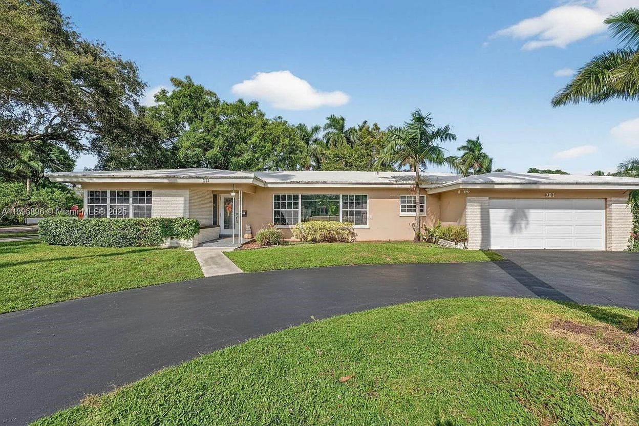 801 Holly Ln, Plantation