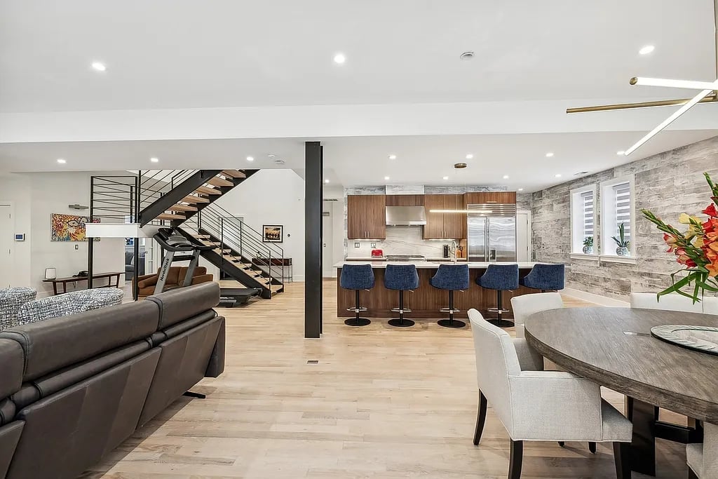 1919 S Prairie Ave APT 6