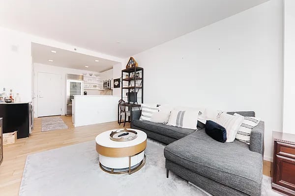 635 W 42nd St Ste 8C