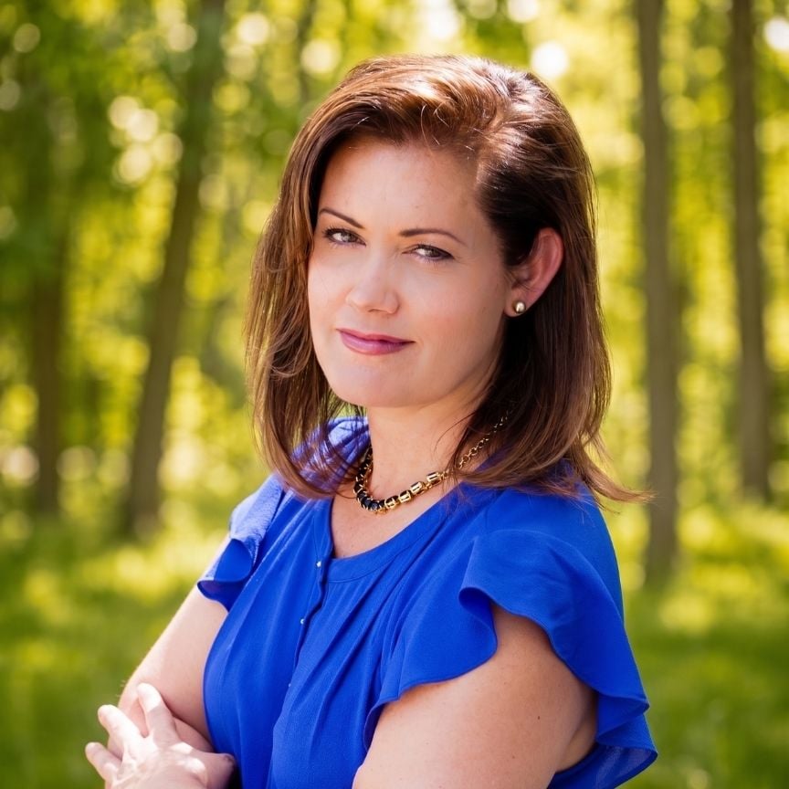 Cassie Sheets Listings.com real estate agent headshot