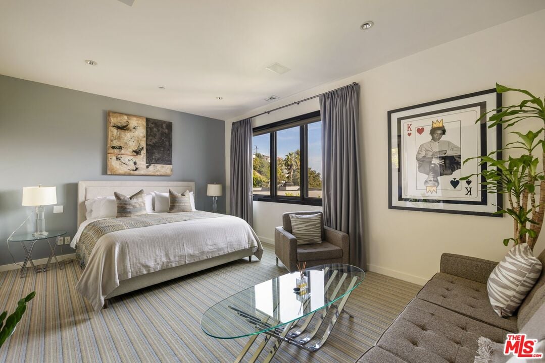 Aria Manor, Sunset Plaza Dr, 90069