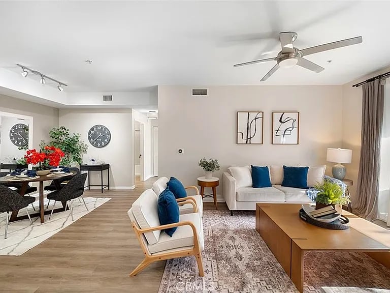1801 E Katella Ave APT 2076