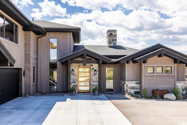 390 W Vista Ridge Rd