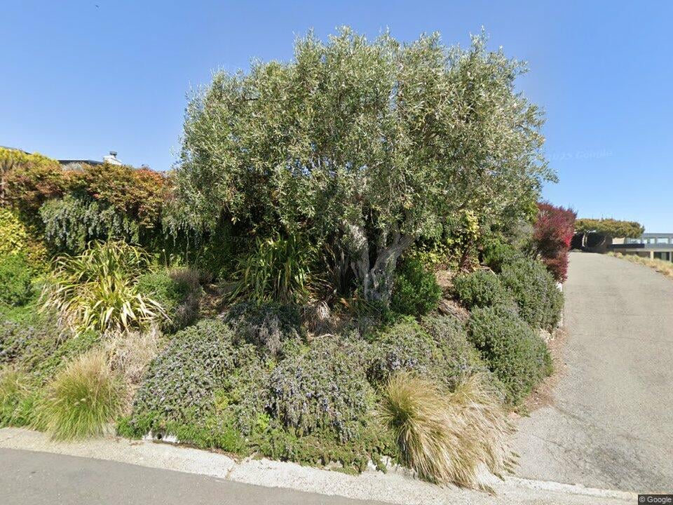 1925 Straits View Drive