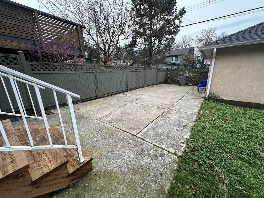 2415 W 13th Ave