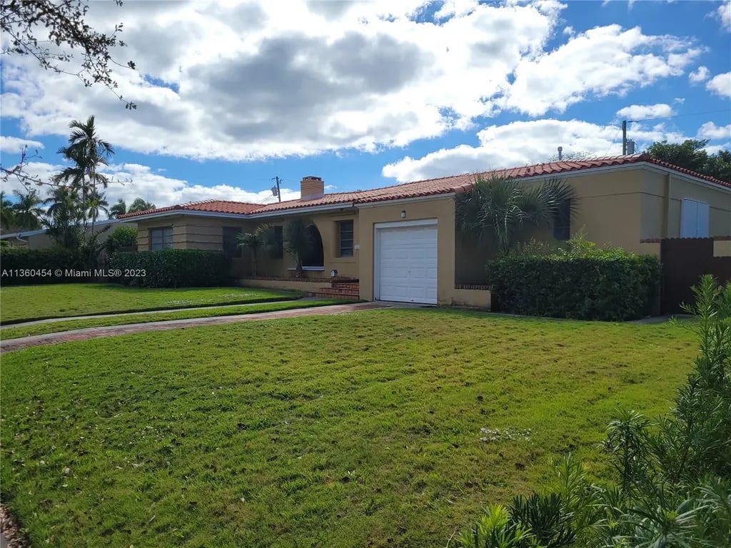 1736 N Biarritz Drive