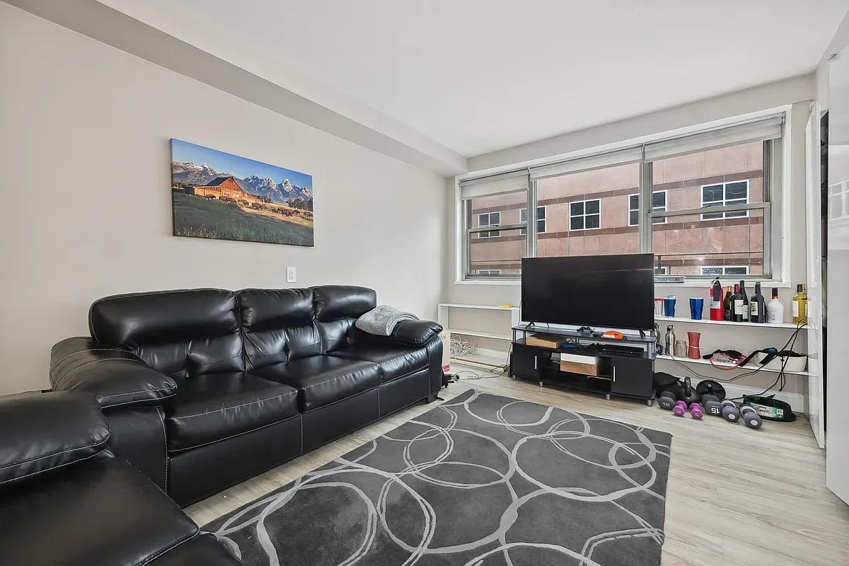 211 East 53rd St #14H