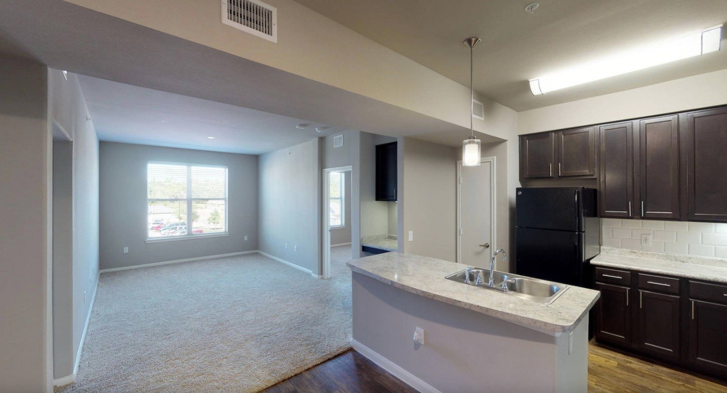 Wonderful 1/1 living south of Austin downtown
