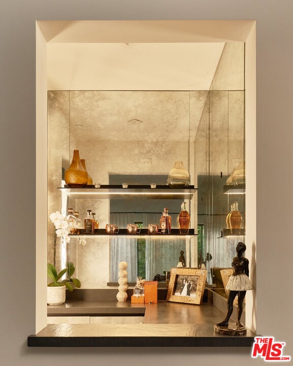 N Bowling Green Way, 90049