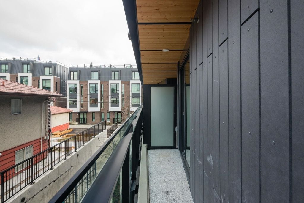 7638 Cambie St, #206