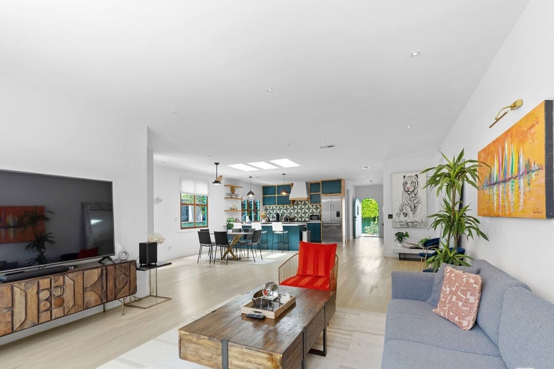 N Crescent Heights Blvd, 90048