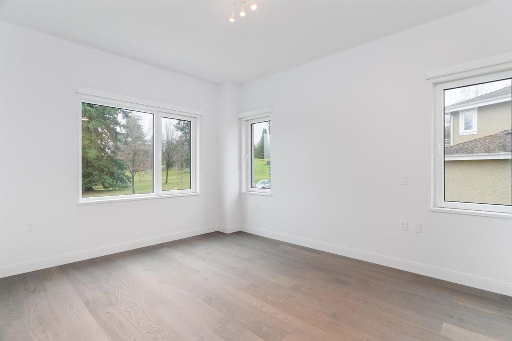478 W 33rd Ave
