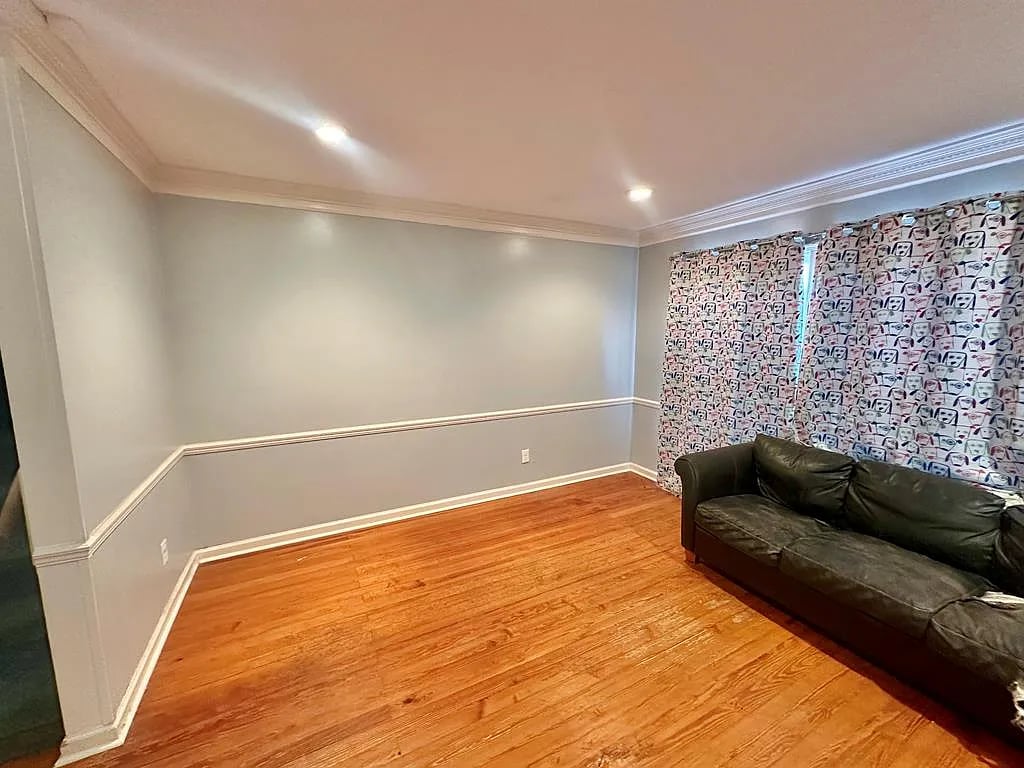 311 W 24th St 