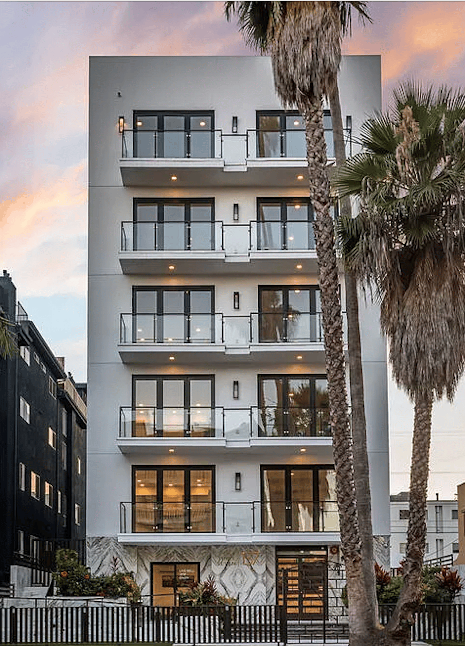 N Doheny Dr ~18M