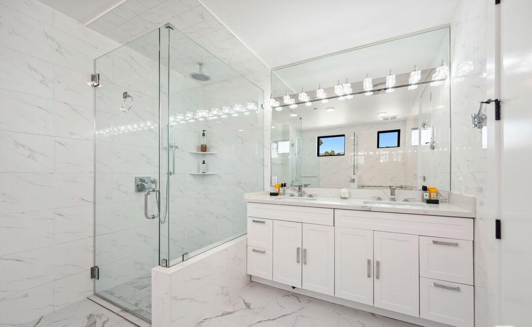137 N Doheny Dr